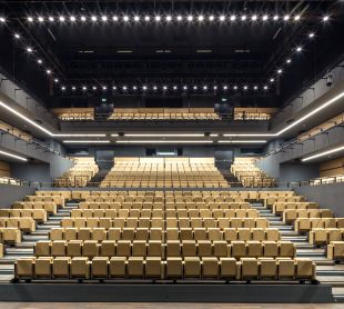 Widok na salę teatralną w czasie koncertu z widownią